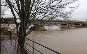 Jedna porodica evakuisana čamcem: Na području Prijedora zaplavljeno oko 200 kuća