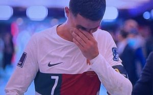 Potpuno slomljen: Ronaldo u suzama poslije ispadanja sa Mundijala VIDEO