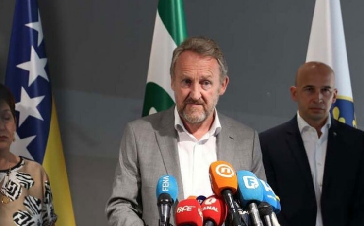 SDA tvrdi da je stvarnost drugačija: Dodik u dva dana dva puta pobijedio “trojku”, OHR i pravosuđe