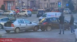 Saobraćajna nezgoda u Banjaluci: Sudarili se “pežo” i “opel”