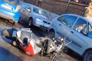 Jeziv prizor: U saobraćajnoj nesreći poginuo motociklista VIDEO