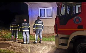Vatrogasci nasilno ušli u kuću: U jednoj prostoriji pronađeno beživotno tijelo