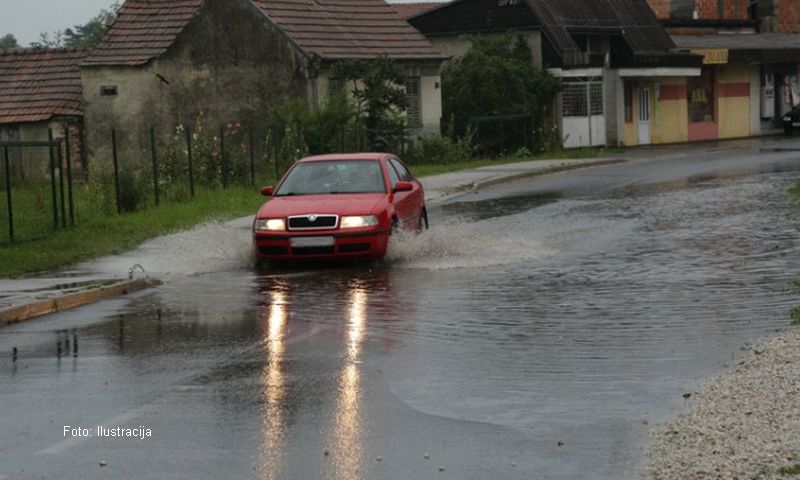 Zbog izlivanja vode obustava saobraćaja putu Blagaj Japra – Vitasovci ...