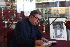 Vučić se upisao u Knjigu žalosti povodom smrti Siniše Mihajlovića