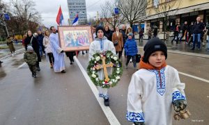 Plivaće se za Časni krst: Bogojavljenska litija krenula ulicama Banjaluke FOTO/VIDEO