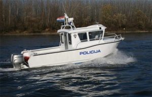 Policajac iz Rijeke postao heroj: Skočio u more da izbavi muškarca