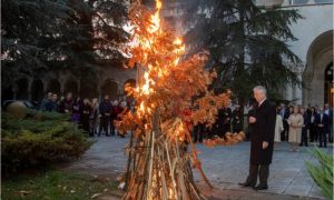 Karađorđevići poželjeli mir i blagostanje: Badnje veče proslavljeno na Kraljevskom dvoru