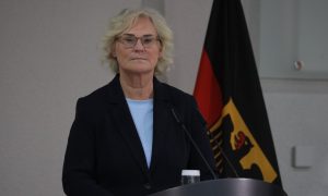Njemački ministar odbrane: Lamberhtova podnijela ostavku