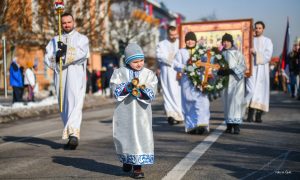 Banjalučani plivaju za Časni krst: Tradicionalna Bogojavljenska litija u četvrtak