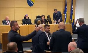 Poslanici se svađali: Sijevale varnice u Parlamentu FBiH VIDEO