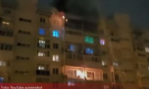 Izazvao požar u dva stana: Novogodišnji vatromet pogodio zgradu VIDEO