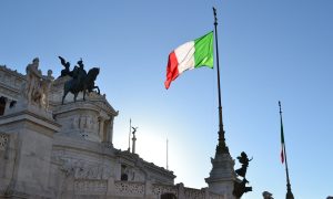 Privedeno petoro članova: Aktivisti prosuli farbu na zgradu senata u Rimu