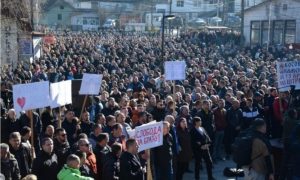“Djecu ti nećemo oprostiti!”: Protest u Štrpcu poslije napada na Srbe na Kosmetu