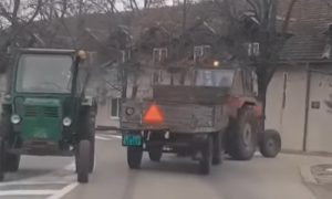 Kad traktoru treba pomoć, pa se “razljuti”: Video snimak nasmijao društvene mreže