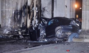 Stradao na licu mjesta: Vozilom se zabio u Brandenburška vrata VIDEO