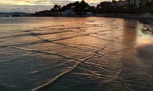 Prirodni fenomen u Hrvatskoj: Na površini vode se formirali “ukršteni talasi” VIDEO
