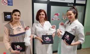 Rođene u Bolnici “Srbija: Majke tri bebe zahvalne na darovanim zlatnicima