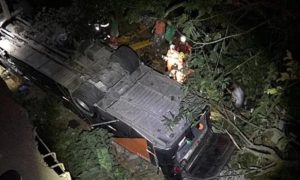 Tragedija nakon osvajanja trofeja: Autobus sa fudbalerima pao s mosta – pet poginulih