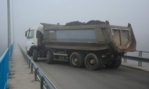 Posljednja na Kosovu i Metohiji: Uklonjeni kamioni sa barikade kod Dudinog krša