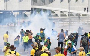 Haos na ulicama Brazila: Pristalice Bolsanara upale u predsjedničku palatu