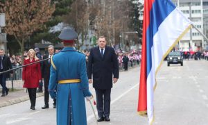 Dodik na svečanom defileu poručio: Spremni smo da se borimo za svoju slobodu