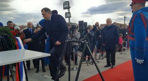 Polaganje vijenaca na spomen groblju “Mali Zejtinlik” – Prisustvuju Dodik, zvaničnici Srpske i Srbije