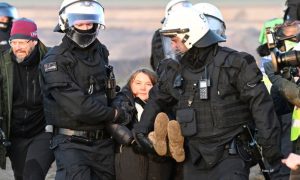 Protestovala u Njemačkoj: Privedena Greta Tunberg