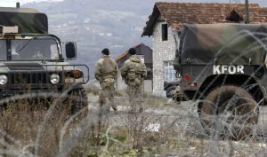 Oglasila se policija: Kfor uklanja barikadu u mjestu Žaže, zatvoren put Mitrovica – Jarinje