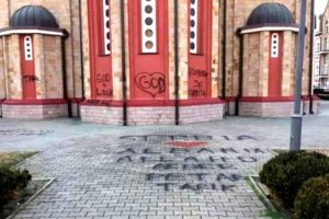 Uhapšen mladić: Ispisao uvredljive grafite na pravoslavnoj crkvi