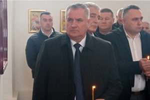 Višković u Bratuncu: Institucije RS nikada neće odustati od prikupljanja dokaza o zločinima nad Srbima