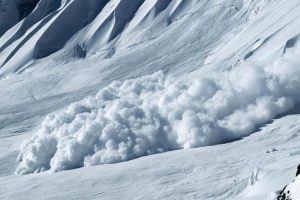 Tragedija na austrijskim Alpima: Troje skijaša poginulo u lavini
