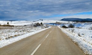 Ekipe zimske službe na terenu: Zbog najavljenih novih padavina u pripravnosti i za vikend