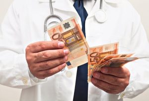 Najplaćeniji državni službenici: Ljekar Kliničkog centra u Ljubljani dobio rekordnu platu