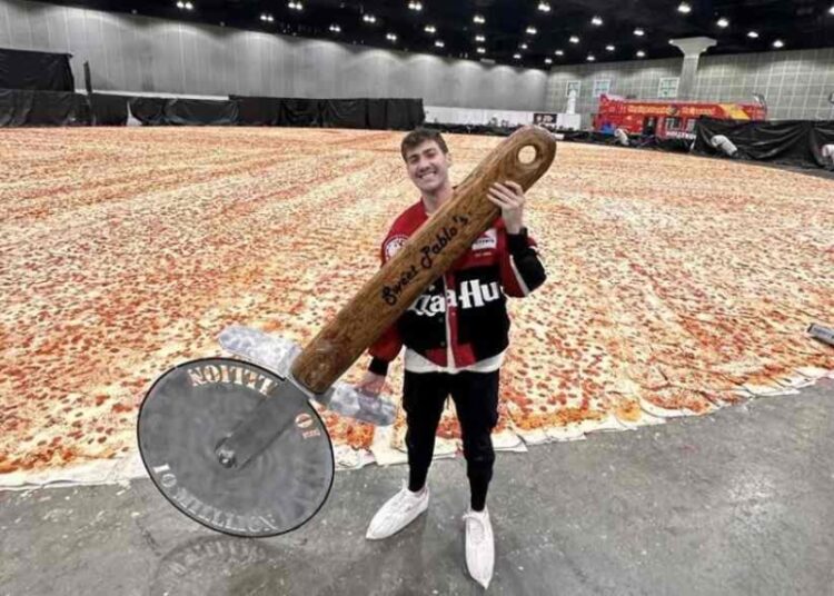 Zauzima površinu od 1.299 metara kvadratnih: Napravljena najveća pica na svijetu VIDEO