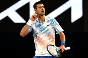 Novak bacio rukavicu Cicipasu: Savršeno se osjećam, na 110% sam mogućnosti