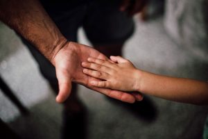 Psiholozi upozoravaju: Loše raspoloženje oca utiče na intelektualni razvoj djeteta
