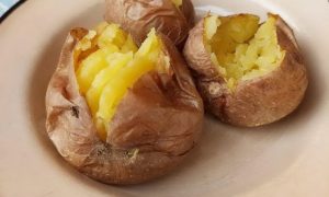 Jednostavan i lagan: Pečeni krompir u ljusci