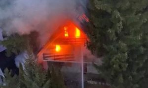 Vatrogasci se bore sa vatrom: Nema povrijeđenih u požaru na vikednici