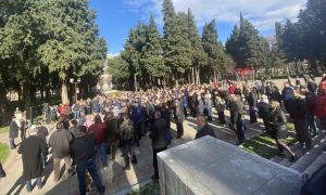 Protest u Trebinju: Vukanović predao apelaciju Ustavnom sudu zbog poskupljenja struje