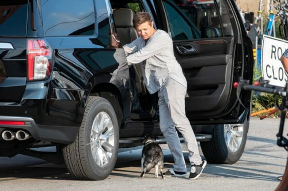 Povrijeđen kada je čistio snijeg: Džeremi Rener operisan dva puta