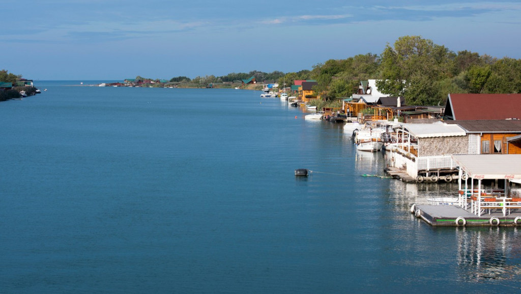 Drama na Skadarskom jezeru: Četiri osobe spasene sa čamca