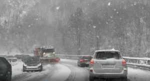 Stanje na putevima: Snježne padavine usporavaju saobraćaj