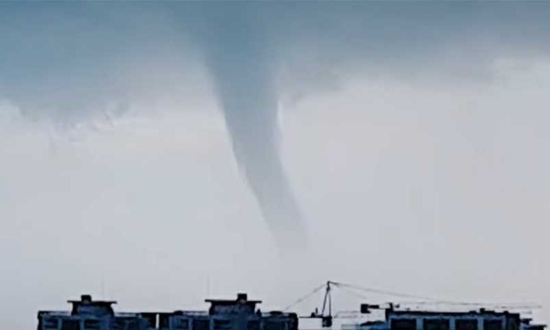 Snažno nevrijeme u Crnoj Gori: Tornado protutnjao Budvom VIDEO
