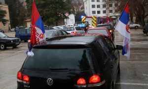Proslava 31. rođendana Srpske: Kolona auta okićenih zastavama prošla kroz Trebinje i Bileću