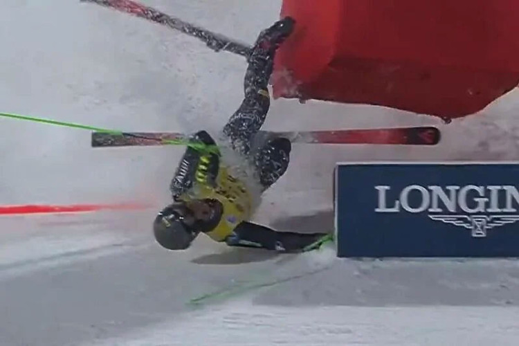 Nezapamćena scena: Skijaš zapeo, naglavačke prošao kroz cilj i preuzeo vođstvo VIDEO