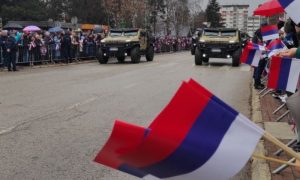 Svečani defile u Istočnom Sarajevu: Premijerno predstavljeno taktičko vozilo “Vihor” FOTO