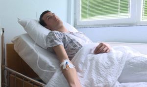 Nakon napada na Kosmetu: Srpski mladić stabilno, dvojica napadača pušteni na slobodu