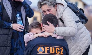 Emotivni susreti: Spasioci iz FBiH vratili se u Sarajevo FOTO