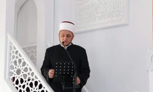 MUP Srpske saslušao Mahića u Kozarcu: Vjernici ispred džamije davali podršku