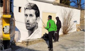 Ponovo sija punim sjajom: Mještani očistili oštećeni mural Đokovića FOTO